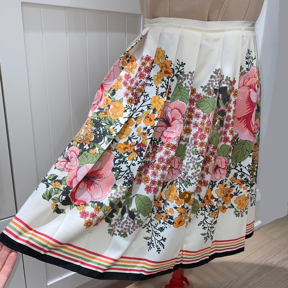 Spring Floral Pleated Mini Skirt, Lightweight, Bold Print, Women’s (US 12) - Picture 3 of 13